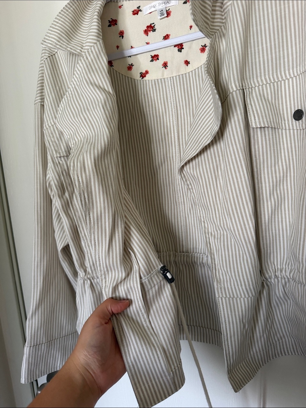 Daily Thread Beige & White Striped Jacket Drawstring Closure - Picture 4 of 6